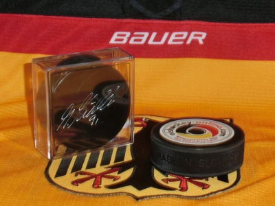 DEB Charity Puck #91 Moritz Müller